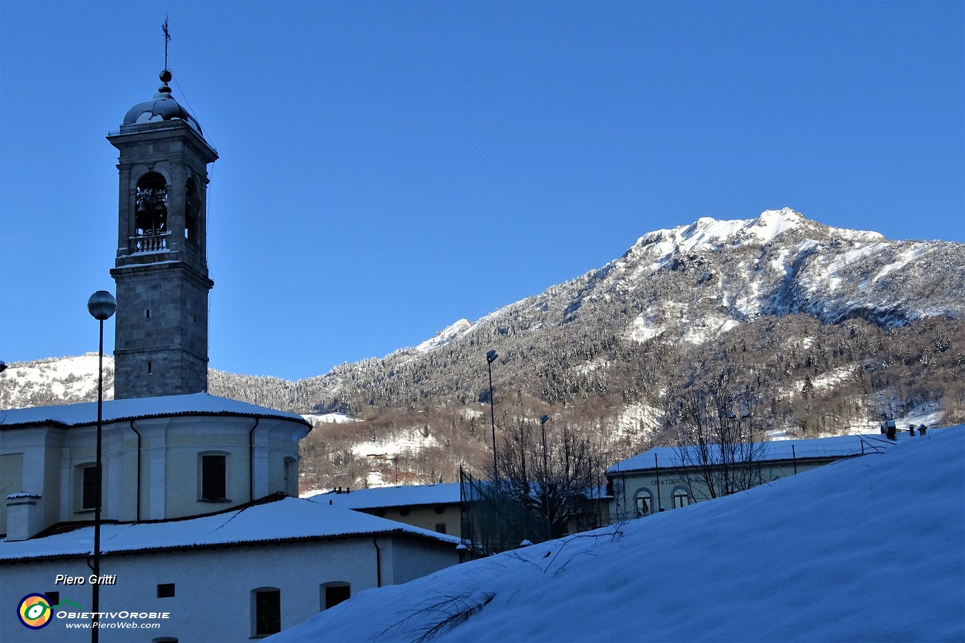 07 Monte Castello visto dalla Chiesa di Serina.JPG